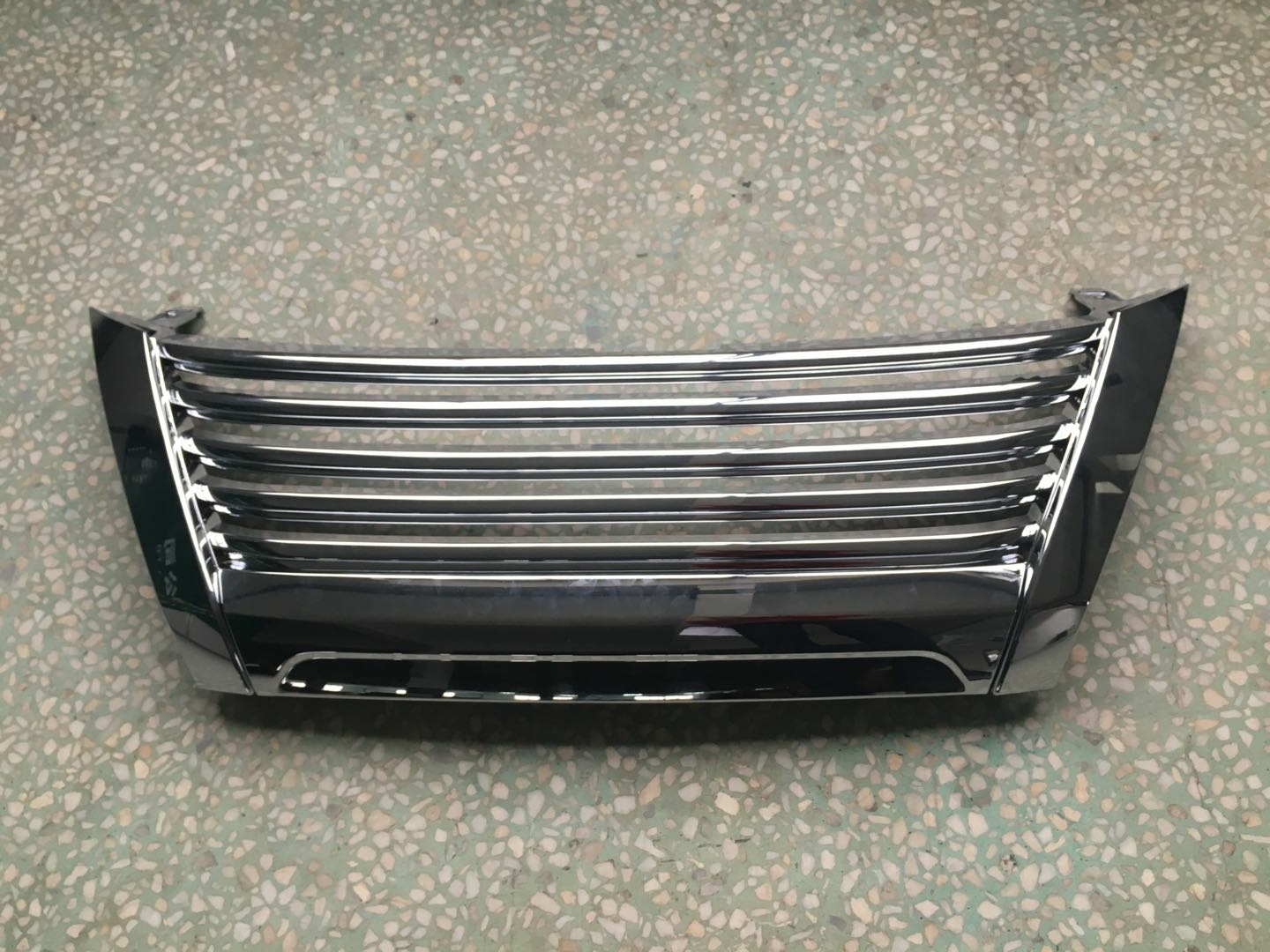 2015 Toyota Fortuner Modified Front Grille – Lexus Style