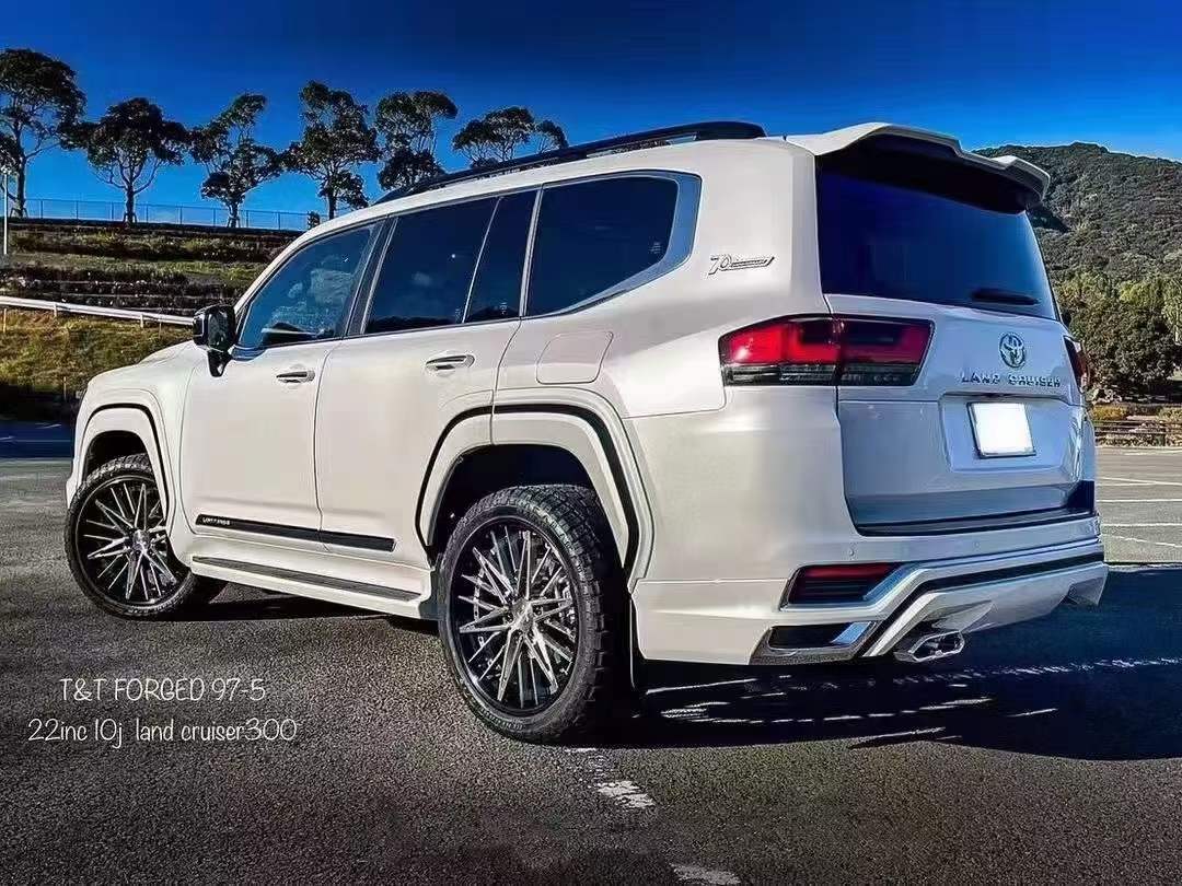 Toyota Land Cruiser 300 Mona Lisa Style Body Kit
